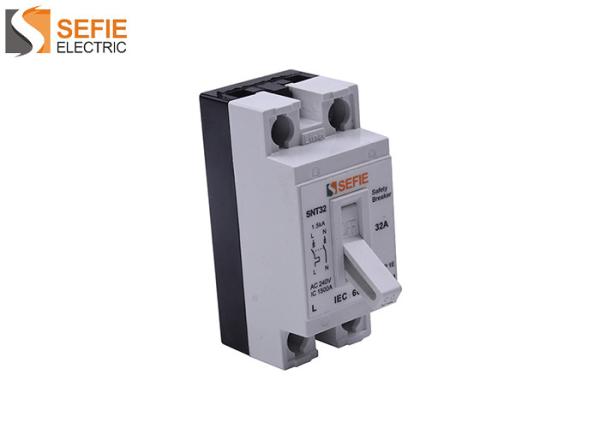 6 Amp AC 2 Pole Mcb Circuit Breaker Red Copper Internal Bipolar Structure Design