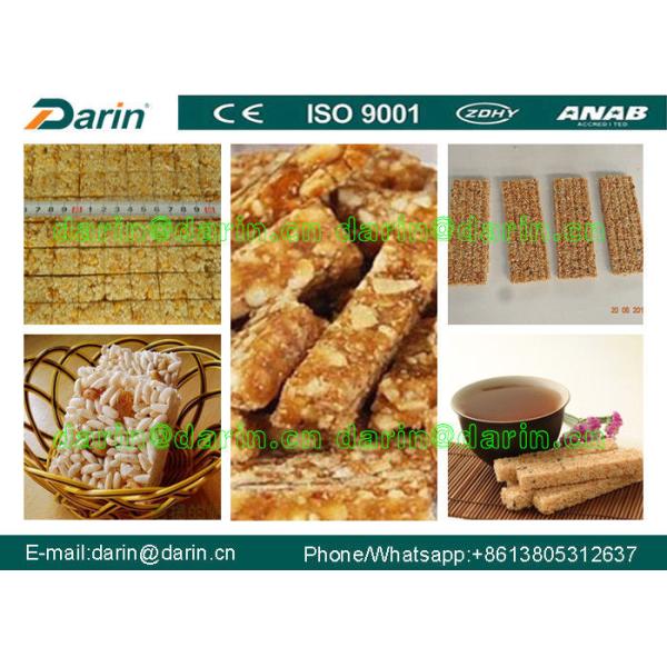 Barra do cereal do chocolate das economias de energia que forma a máquina com de baixo nível de ruído