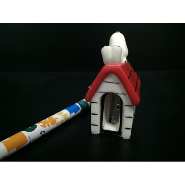 Snooby Vinyl pencil Plastic Daily Productwith a white house red roof pencil sharpener for children made of PVC