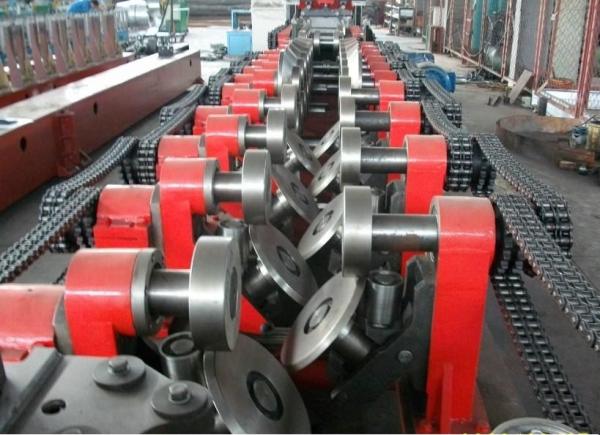 Furo automático que perfura o rolo de aço da forma de C que forma a máquina para o painel do telhado