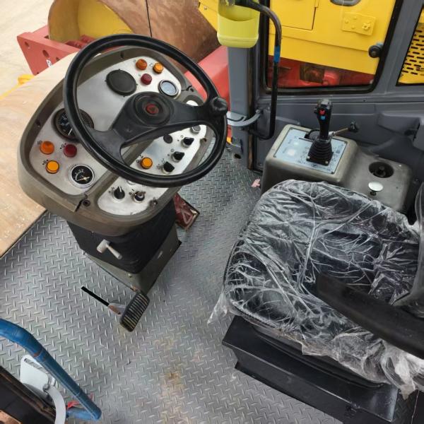 Usado XCMG XS203J Roller vibratorio de carretera... modelo 2023... horas bajas... excelente estado... envío mundial disponible