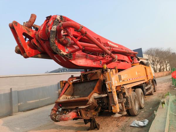 2012 concrete pump truck 49 meters using Hino chassis, excellent performance direct sale inventory