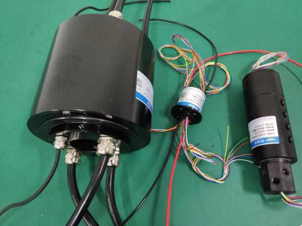 IP65 Vertical Through Hole Slip Ring 220VAC 5 Circuits 300A Customized Signal Slip Ring