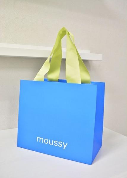 Luxury gift kraftpaper bag with silk ribbon handle