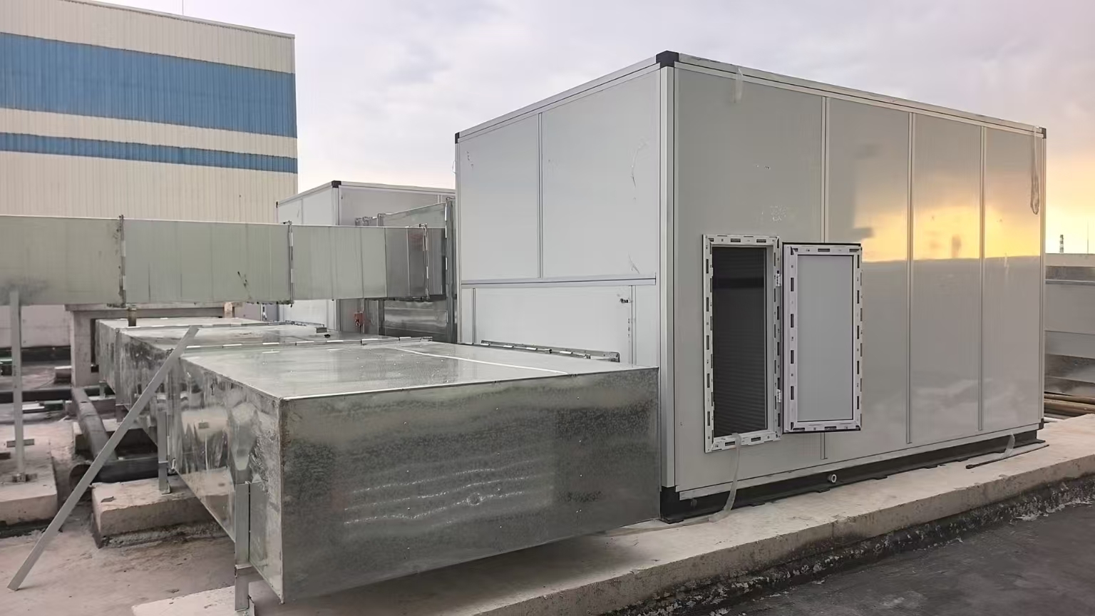 Custom Made S150 S200 Industrial Precision Cooling System 150kW 200kW R410A Scroll Compressor Top Discharge Precision AC Unit