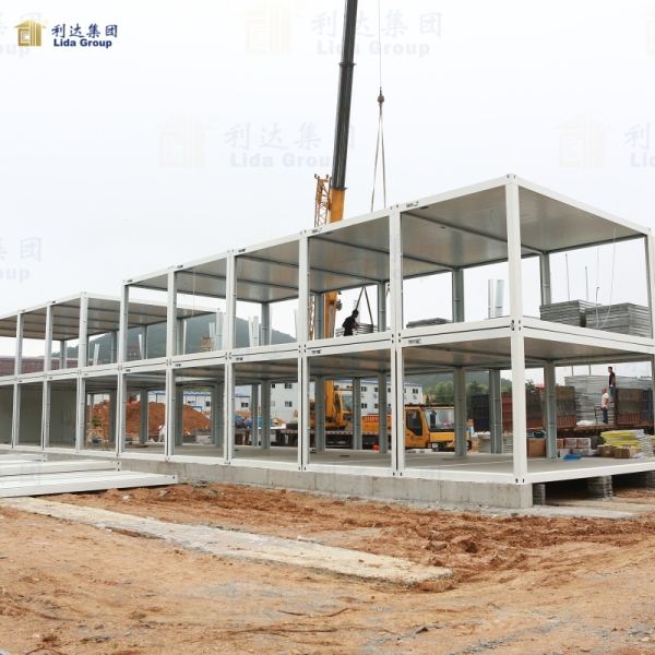 Earthquake Resistant Heat Insulated 5800mm Folding Container House for Mining and Housing Projects