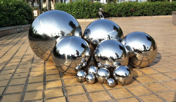 24 Inch Large Hollow Steel Ball Iron Steel Spheres Outdoor Decoration Stable