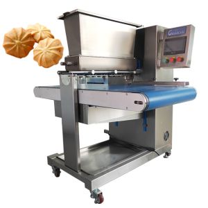 La machine à biscuits à la crème de rosette et aux copeaux de chocolat dépose automatiquement