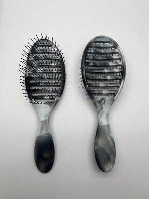 髪 に 必要な アクセサリー 女性 の 色とりどりの 黒 と 白 の 髪の 毛 毛 毛 理