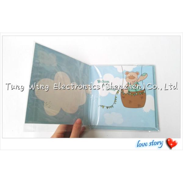 Мюзикл праздника записал поздравительные открытки для подарка праздника, приглашения