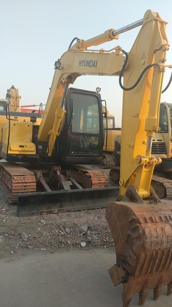 Excavadora Hyundai de 6 toneladas em boas condições, apressem-se e descubram mais!