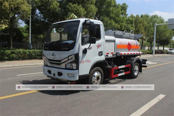 Dongfeng Dfac Mini Fuel Tank Truck 3000L Small Fuel Bowser Truck with 90HP Engine