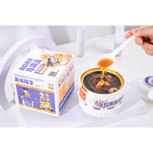 Травяной анжелика и куриный суп из астрагала - питательное средство для восстановления послеродового состояния