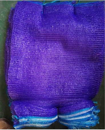 La cebolla del embalaje y el otro bolso plástico disponible verde oscuro agrícola de la malla de los productos los 54*78cm 28g PE Raschel en rollo