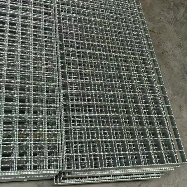 32*5 Commoned Serrated Tooth Steel Grating With Customizable Bearing Bar Spacing