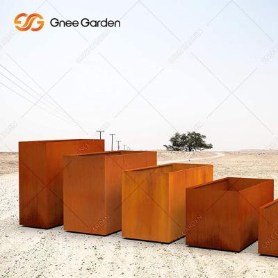 Metal que dobra Rusty Corten Steel Planter Box no pátio exterior