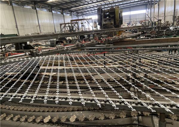 65mm Welded Galvanized Straight Line Barbed Diamond Razor Mesh Fencing