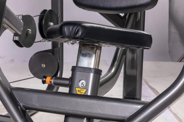 Station multifonctionnelle Renforcer les muscles thoraciques avec une presse thoracique