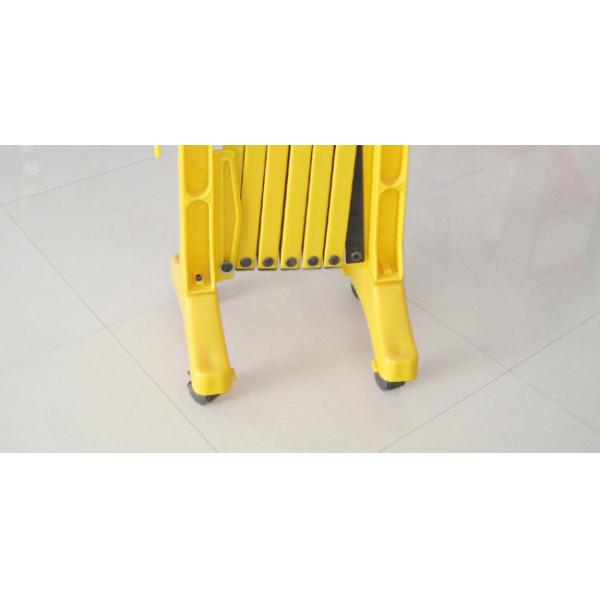 Yellow Plastic Traffic Barriers , Temporary Retractable Safety X Expandable Barricade 950 x 3500 mm