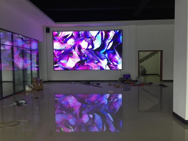 A parede video 3840HZ do diodo emissor de luz de P1.25 HD conduziu a tela de exposição 600cd/Sqm alugado