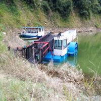 Bateau de fauchage de récupération de place d'herbe de l'eau de déchets de mauvaise herbe aquatique propre d'écumoire