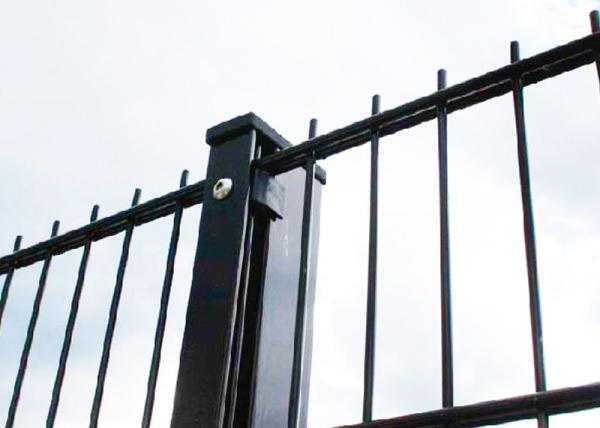 Green Tubular Steel Fence Eco-Conscious