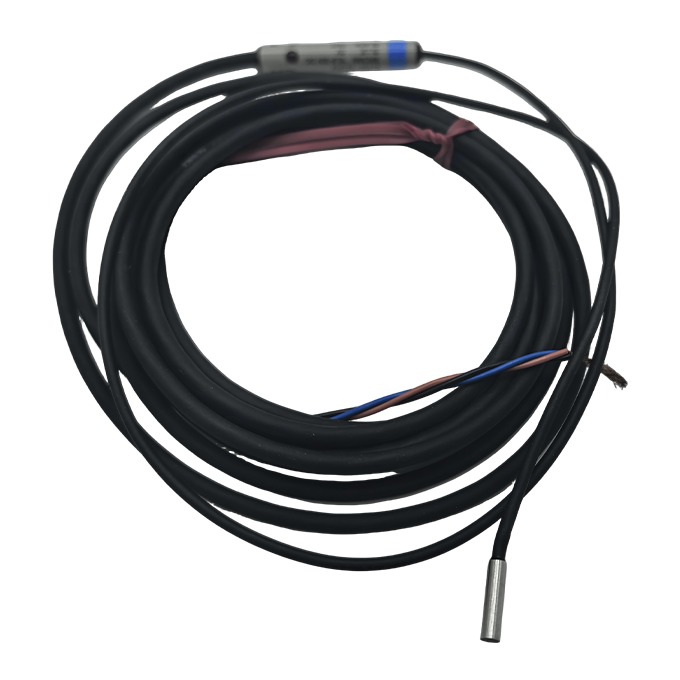 KEYENCE EM-030 Built in Amplifier Small Proximity Sensor Body Cover Type