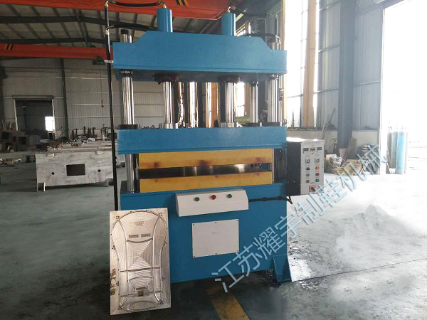 Heating molding machine