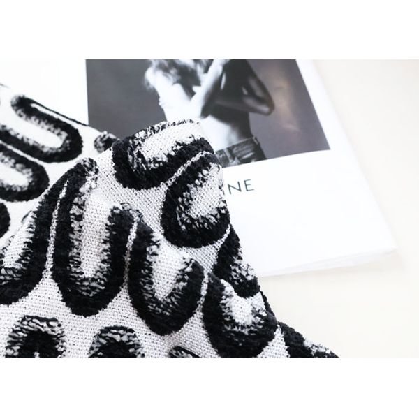 1020gsm Black And White U-pattern Jacquard Chenille For Sofa 