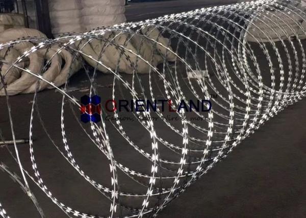 A sanfona de aço inoxidável bobina a segurança do fio que cerca a utilização da proteção da beira do fio