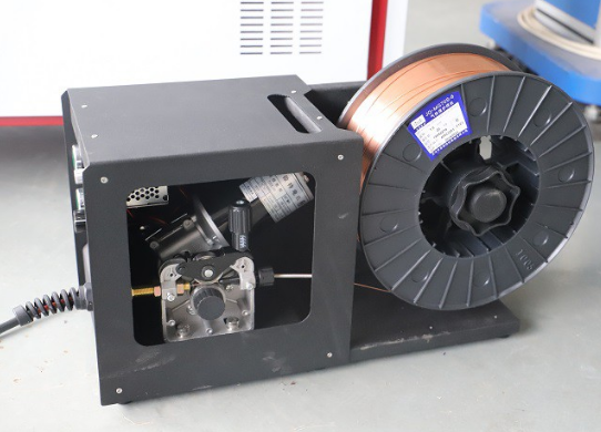 IPG Handheld Lightweld 1500 Laser Welder 1000W 2000W For Stainless Steel