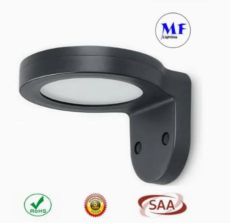 Luz de pared solar LED moderna, novedosa, inteligente, simple, batería de litio, monocristalina, negra, solar, IP66, impermeable, fundición a presión