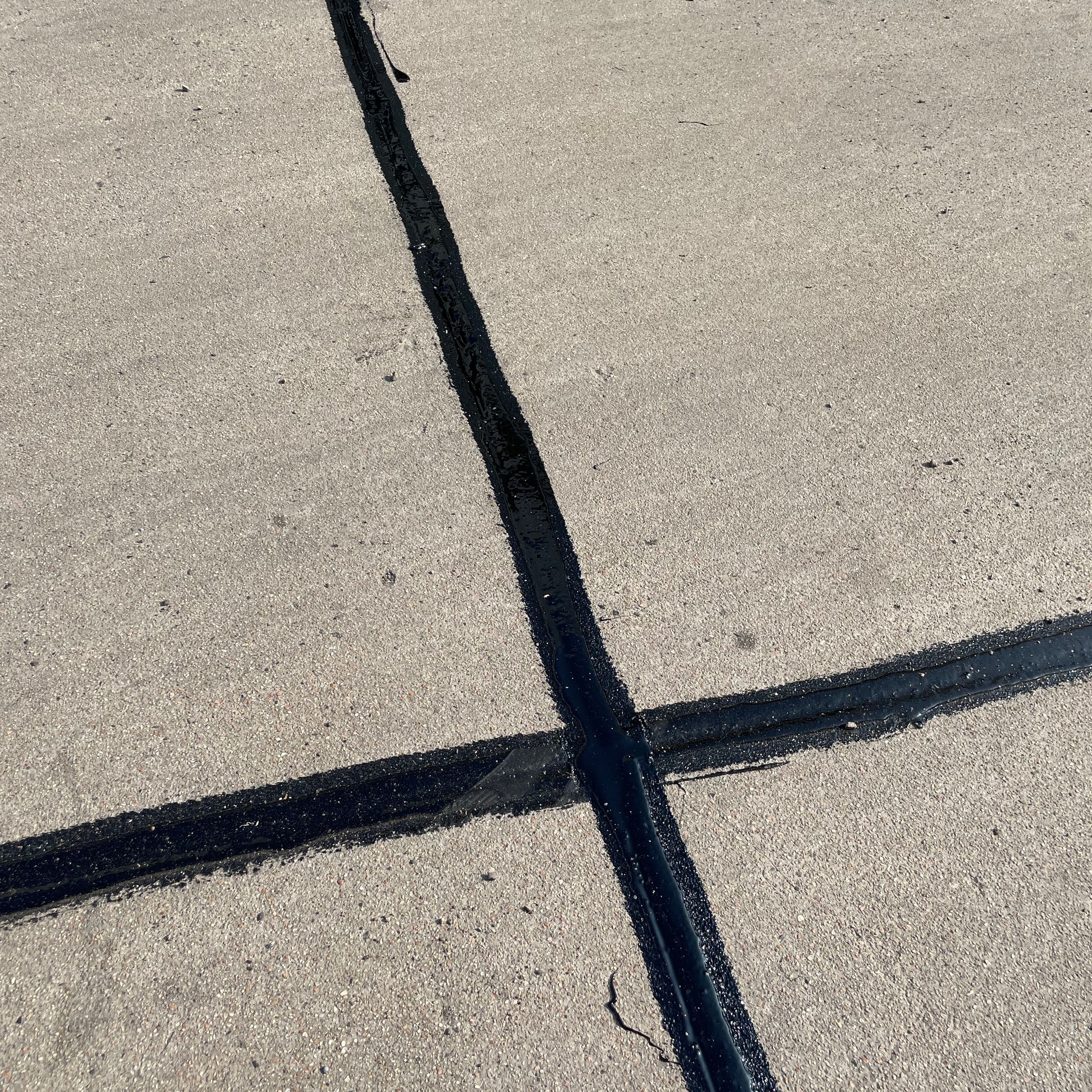 Weather Resistant Asphalt Crack Sealant Solid blocks For Preventive Highway Maintenance