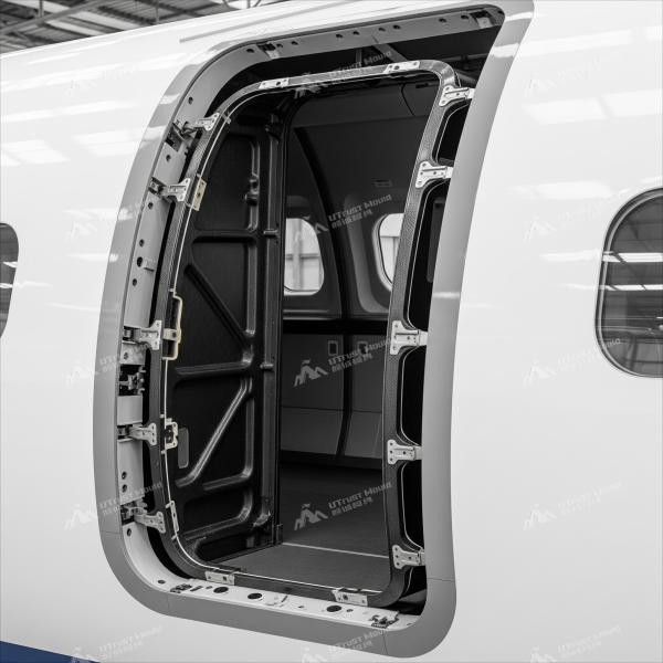Moulures de cadre de porte en fibre de carbone pour appareils aéronautiques pour joints complexes intégrés