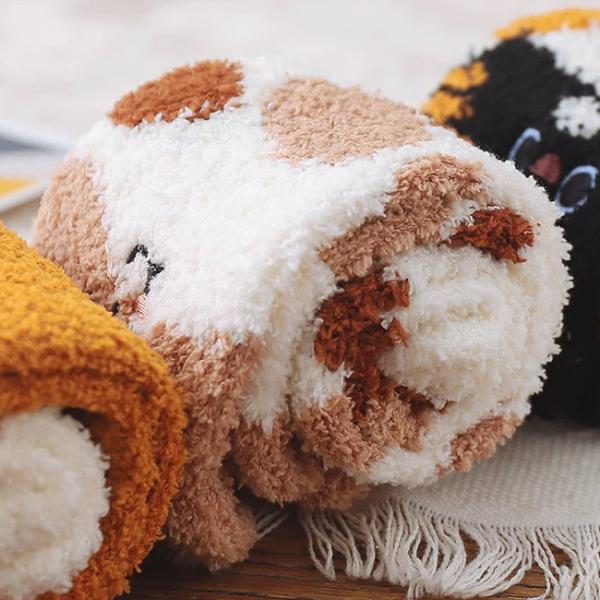 Des chaussettes chaudes d'hiver, des chaussettes en peluche.