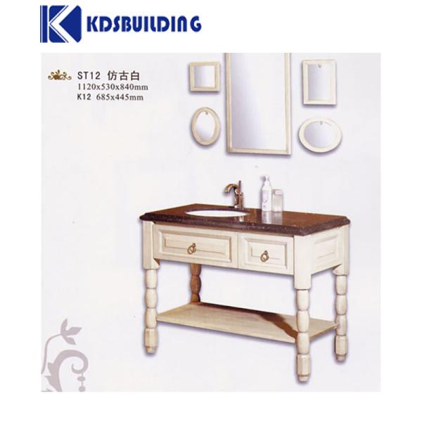 Маленький ванный шкаф с зеркалом