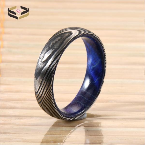Anneaux de mariage de Damas gravés 6 mm 8 mm avec incrustation de manche en bois bleu violet