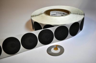 Etiquetas de código de barras redondas de EAS Rfid em etiquetas macias da segurança do rolo 8.2Mhz para o ponto de verificação