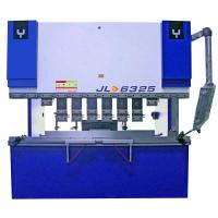 Machine de traitement automatique et personnalisable des tôles métalliques pour la production d'éviers de cuisine