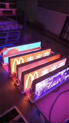 Exposição de diodo emissor de luz superior do táxi P5