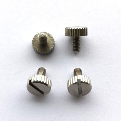 A máquina M2.5X6 de aço inoxidável parafusa cabeça serrilhada passivated