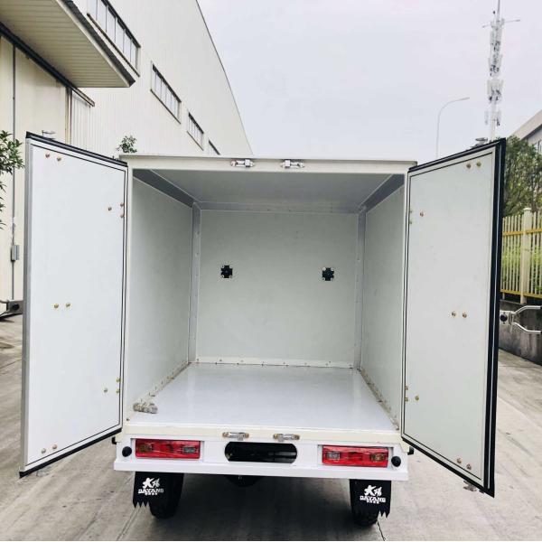 DAYANG Box Cargo Triciclo más largo de cinco ruedas con cuerpo de Lifan blanco y 800W de potencia