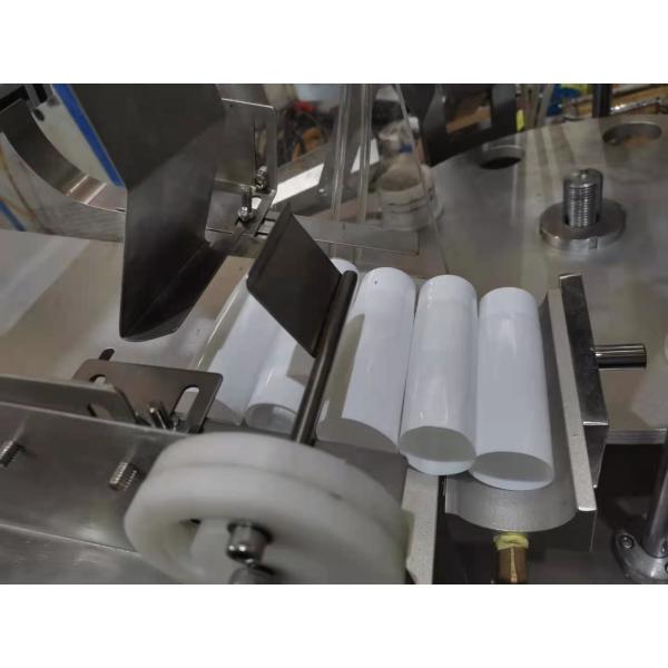 Machine automatique de remplissage de tubes de protection solaire