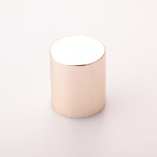 Round Aluminum Perfume Bottle Lids with Engraved Design for Beauty Care