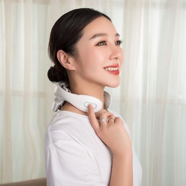 Shoulder Massage Function Portable Wireless Neck and Shoulder Massager for Relaxation