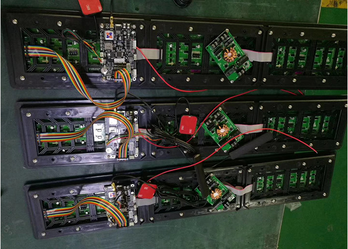 Беспроводная на открытом воздухе афиша СИД 1R1G1B P3 6500CD мобильная на открытом воздухе