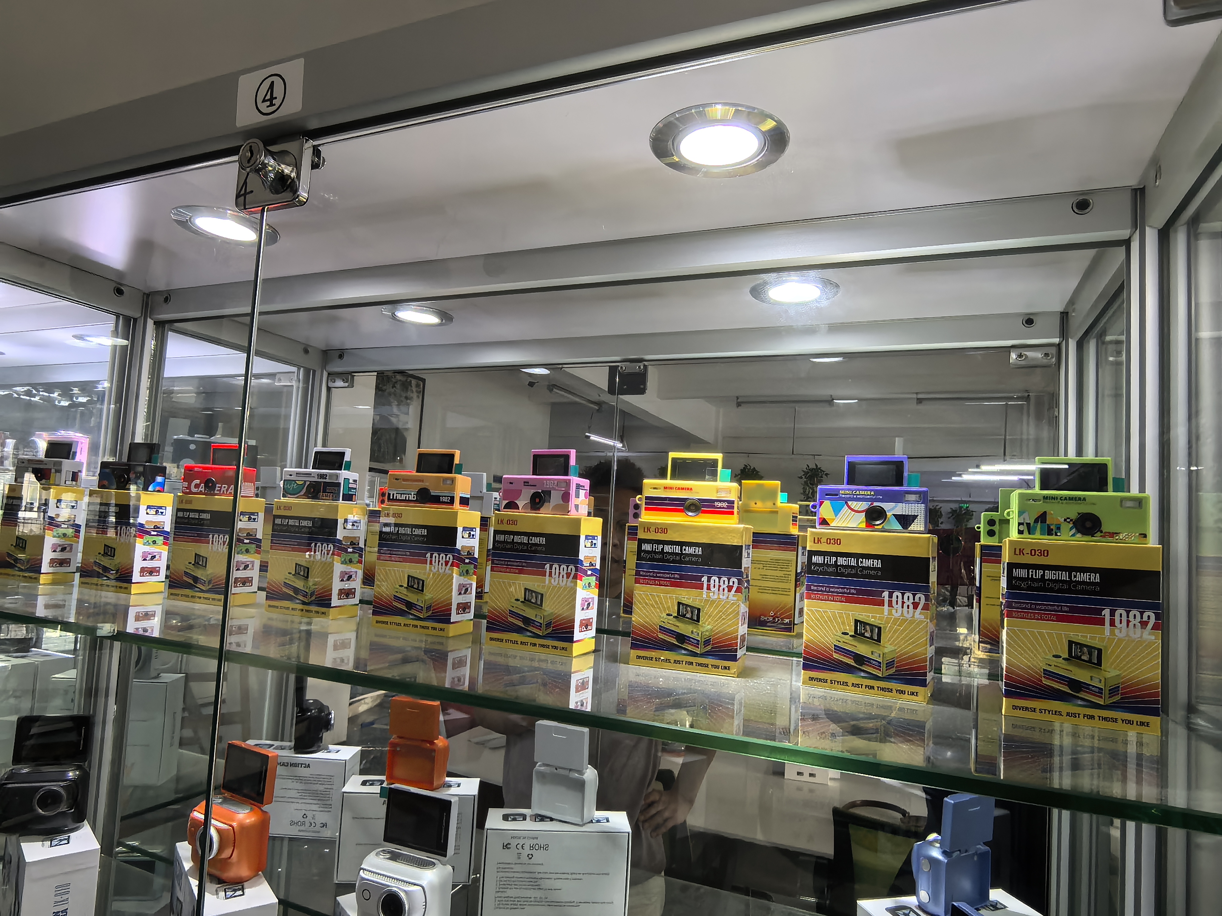 Bulk Mix Color Orders Supported OEM Laser Engrave Logo Red One Tap Record Button 1.97 Inch Screen Multi Mode Shooting