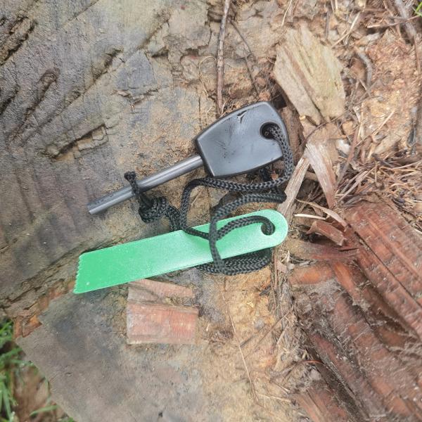 Acampamento ao ar livre ferramenta de sobrevivência de vida de ferro de dente raspador Mini Fire Starter de aço Flint
