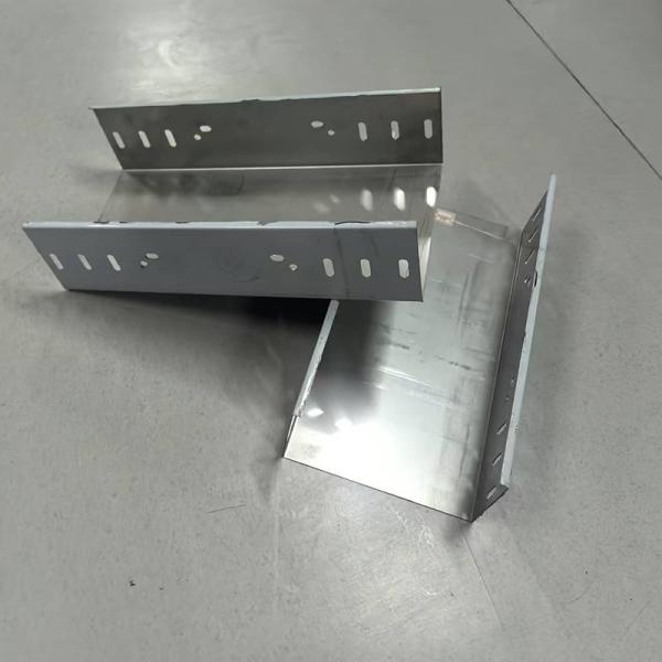 50 mm-1000 mm Alturas de bandejas de cable de acero de aleación de alambre de metal con resistencia al fuego no combustible