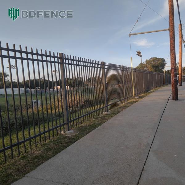 Modern Tubular Steel Fence Sleek Design